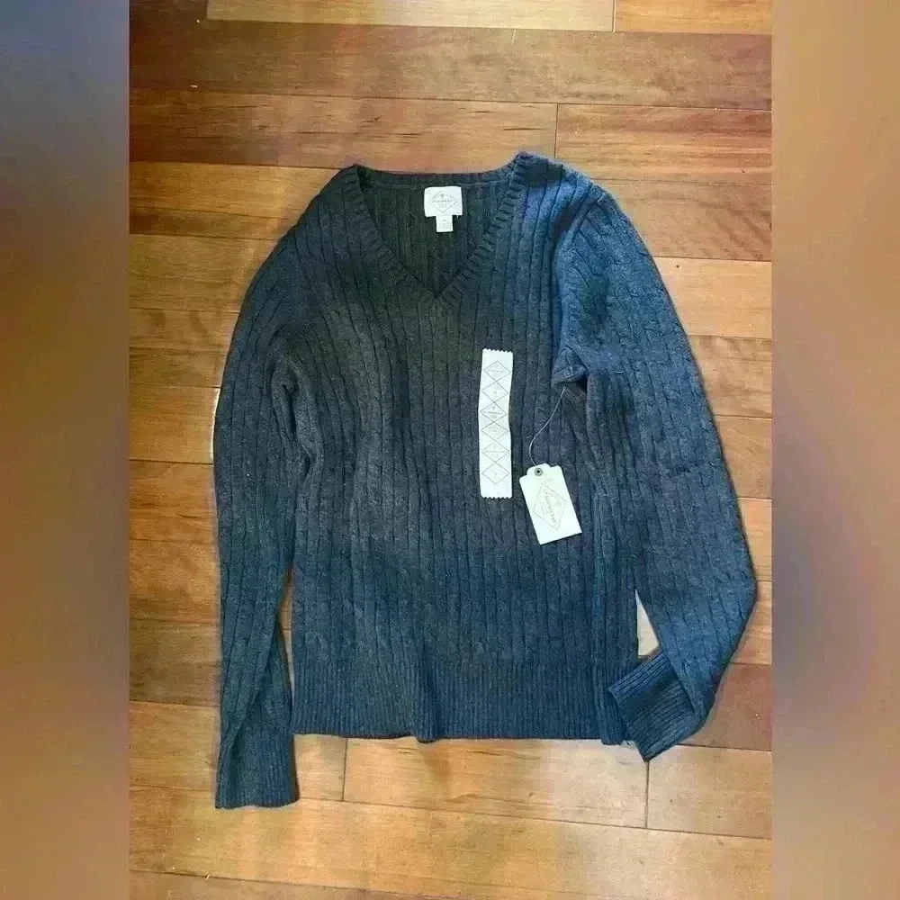 St Johns Bay Grey V neck sweater Women’s medium Cotton